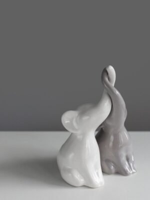 Пара слонів (білий + сірий)