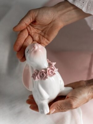 Статуетка "Зайчик з трояндами"